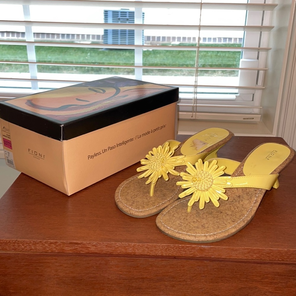 ‼️DONATED‼️ Fioni Yellow Flower Heels